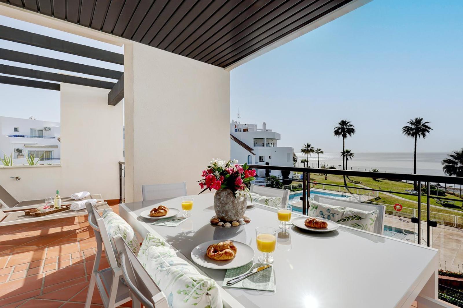 Sunrise Beach Front - Casares Del Mar Exteriör bild