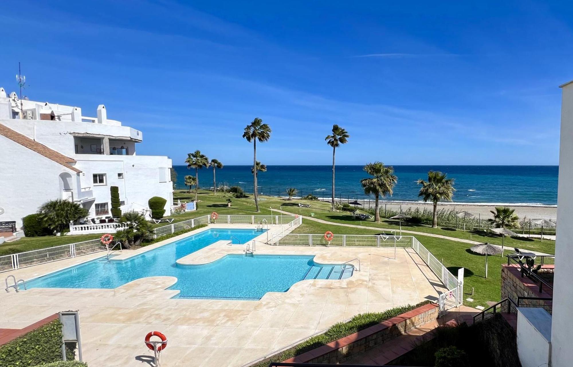 Sunrise Beach Front - Casares Del Mar Exteriör bild