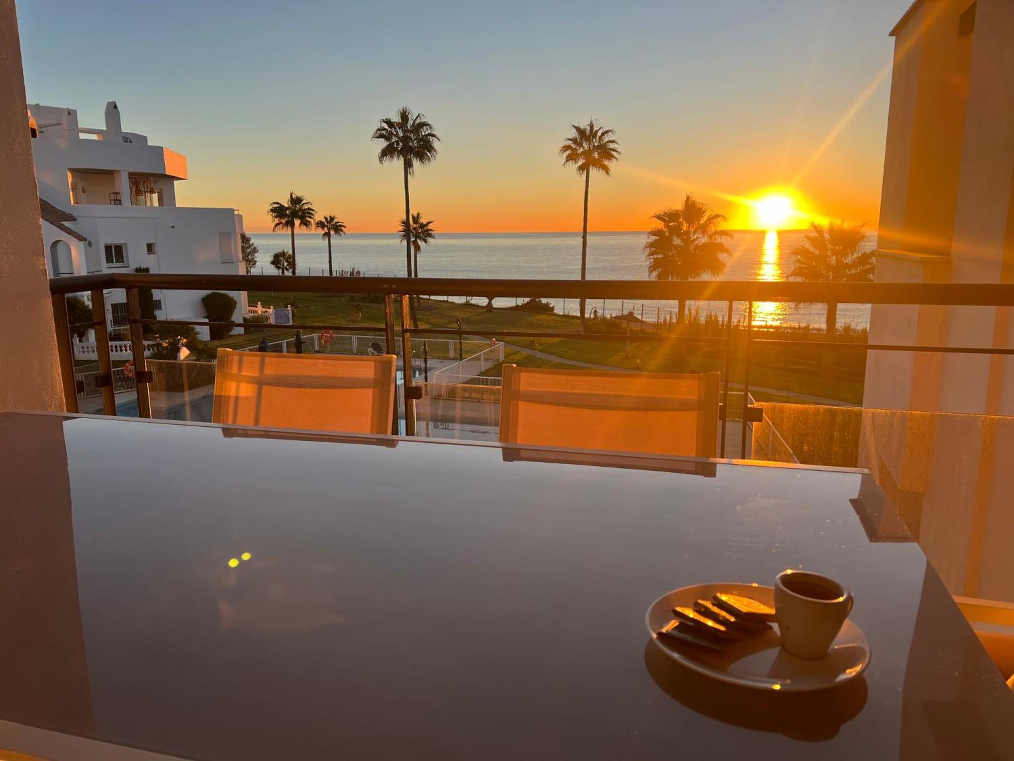Sunrise Beach Front - Casares Del Mar Exteriör bild