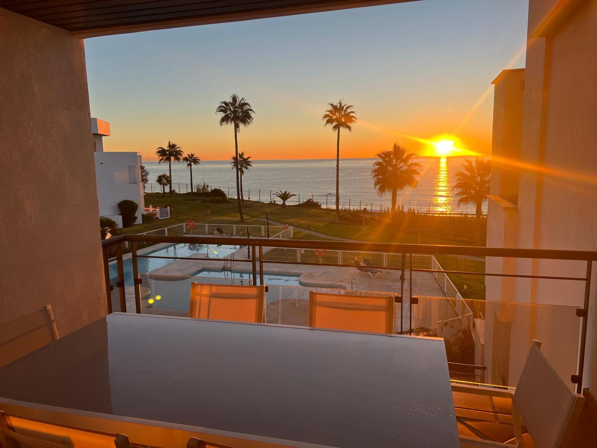 Sunrise Beach Front - Casares Del Mar Exteriör bild