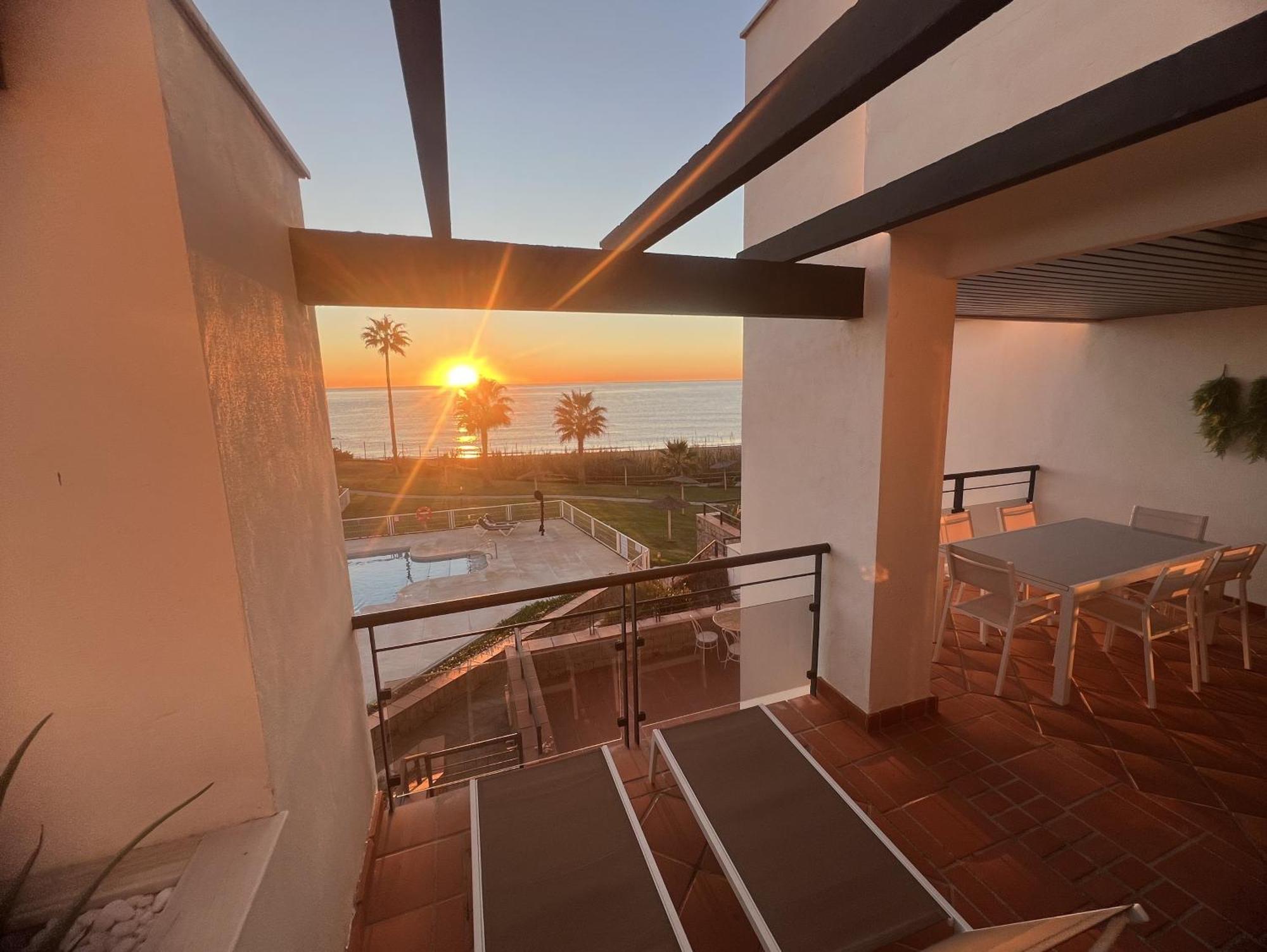 Sunrise Beach Front - Casares Del Mar Exteriör bild